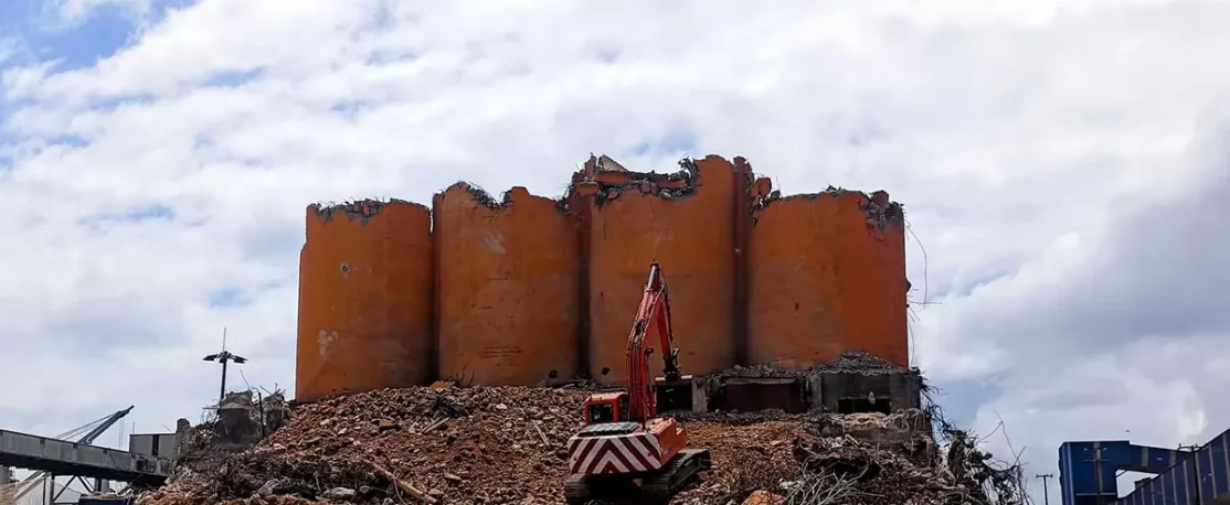 Silo e Prédio de Serviços no Porto de Paranaguá – Projeto de Demolição